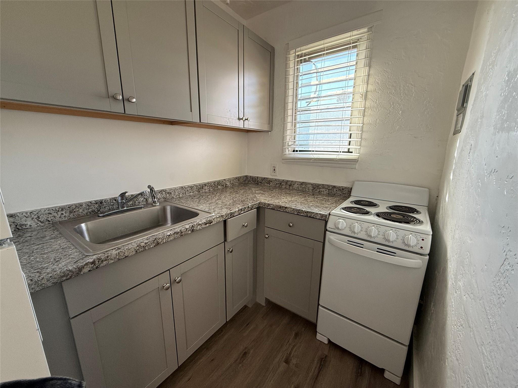 1739 Moffett Street - Photo 4