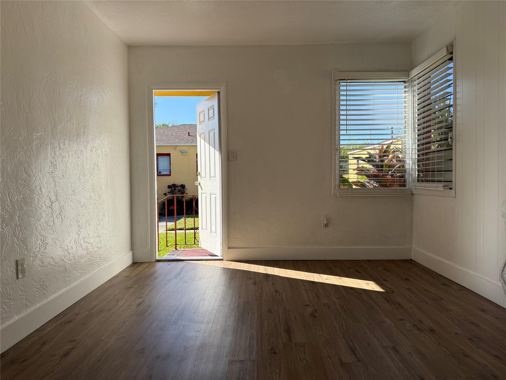 1739 Moffett Street - Photo 1