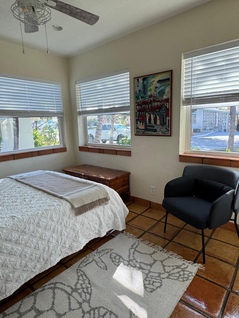 256 E 24th Street - Photo 4