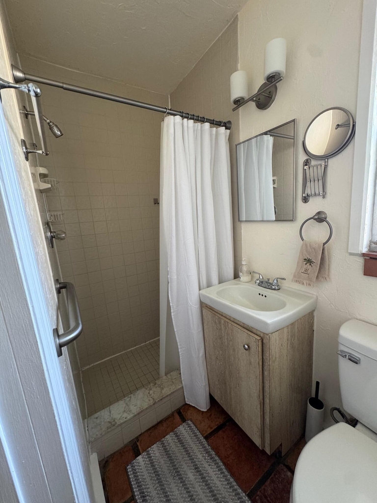 256 E 24th Street - Photo 8