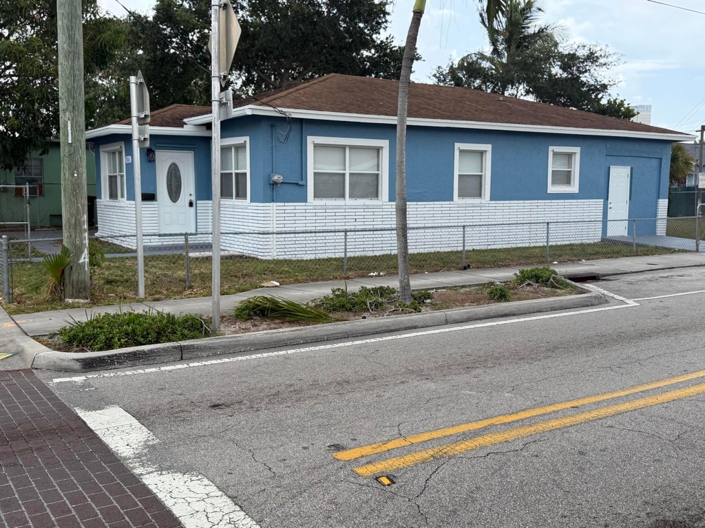 926 14th Street - Photo 1