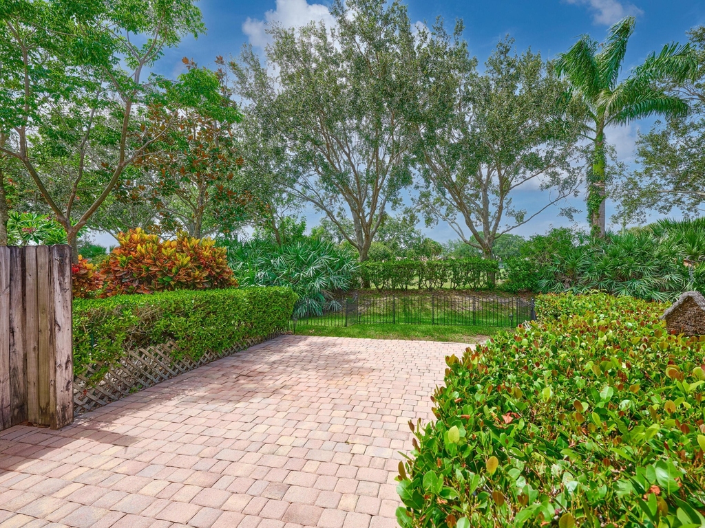 6725 Old Farm Trail - Photo 18