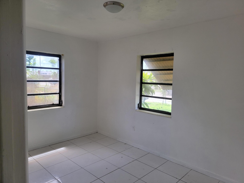 275 Nw 187th Street - Photo 5