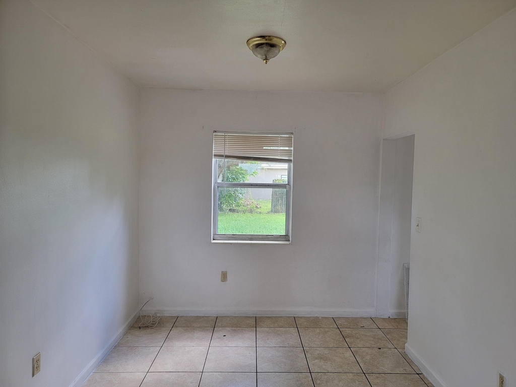 275 Nw 187th Street - Photo 4