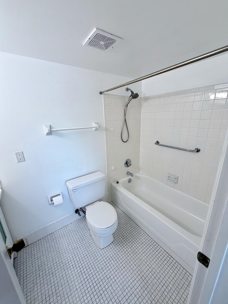 8405 Nw 61st Street - Photo 16