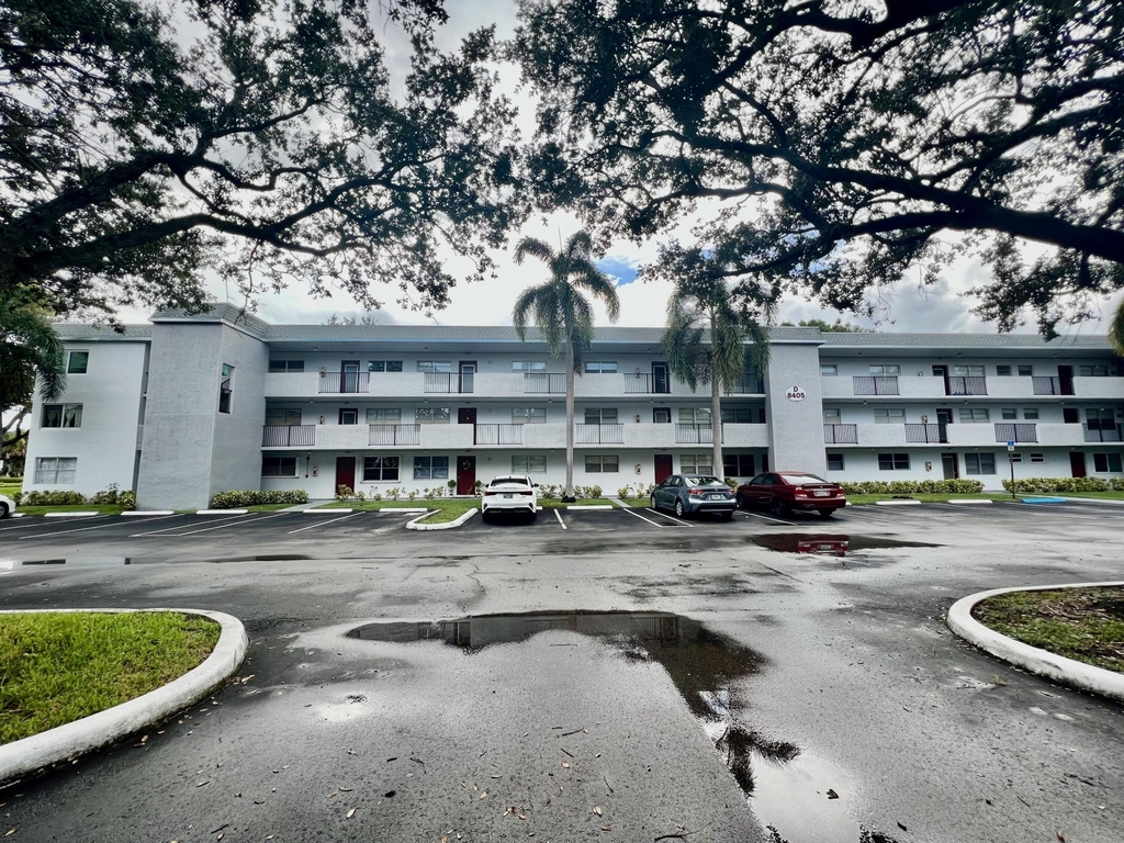 8405 Nw 61st Street - Photo 0
