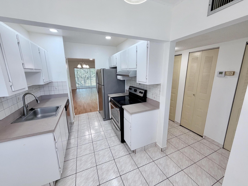 8405 Nw 61st Street - Photo 10