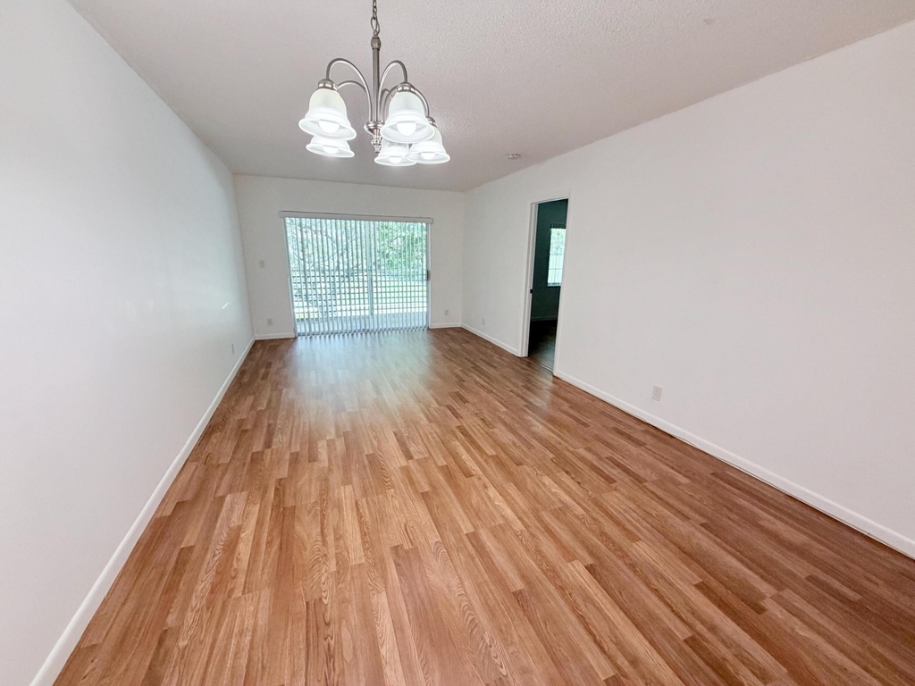 8405 Nw 61st Street - Photo 6