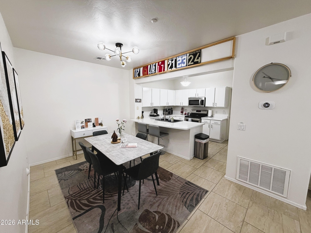 805 S Sycamore -- - Photo 2