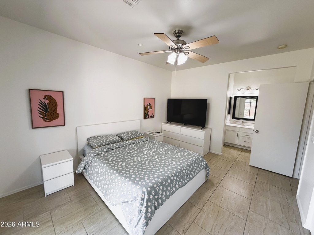 805 S Sycamore -- - Photo 5