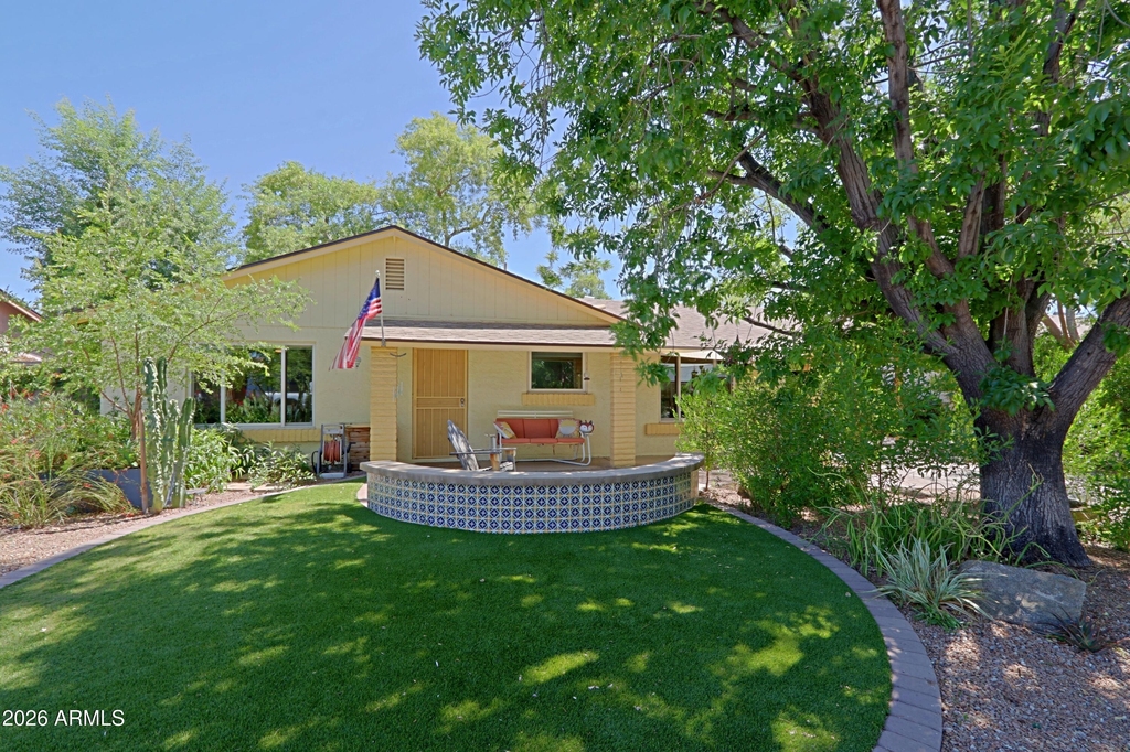 703 E Auburn Drive - Photo 1