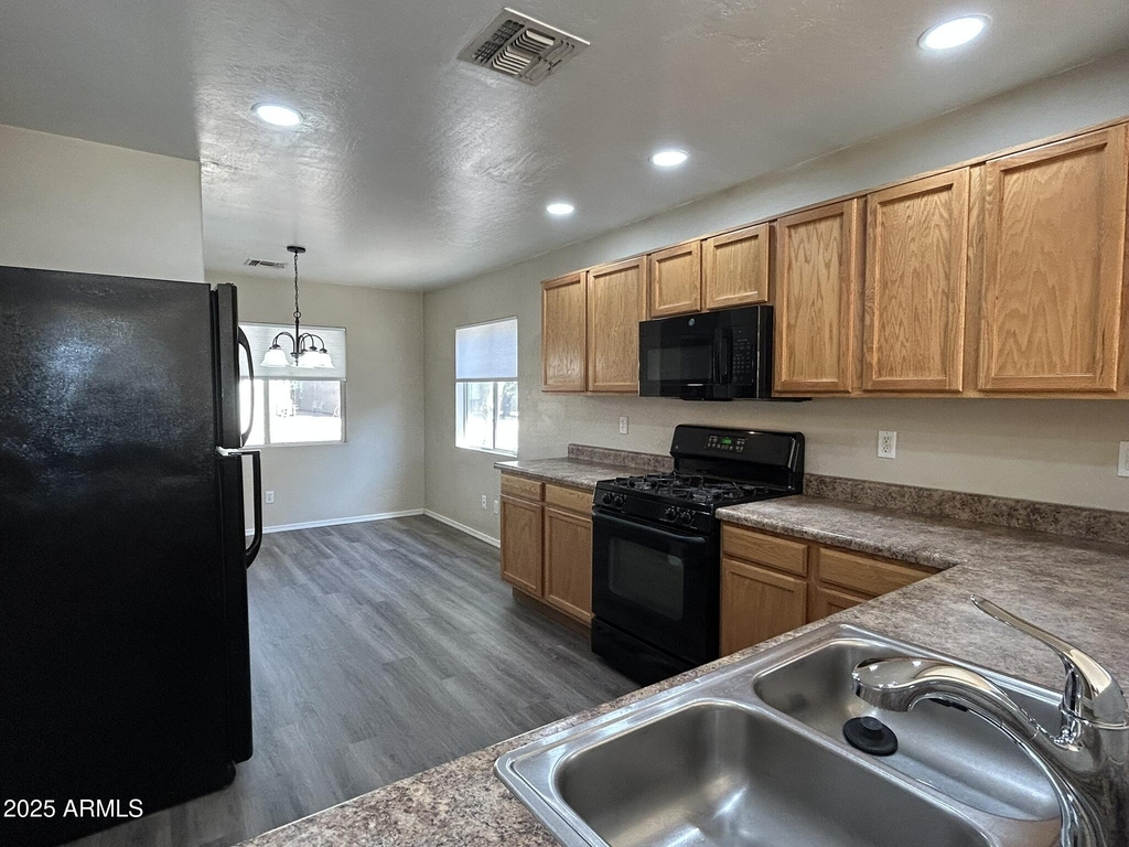6049 W Wood Street - Photo 4