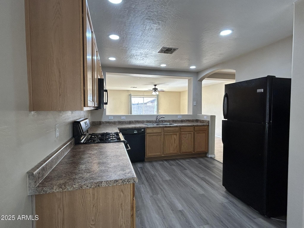 6049 W Wood Street - Photo 6