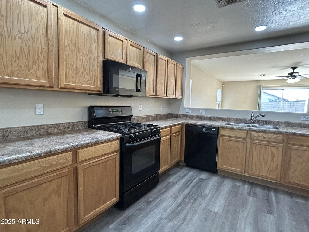6049 W Wood Street - Photo 7