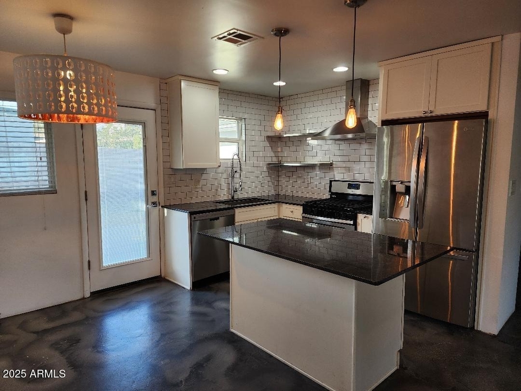 3416 N 37th Street - Photo 2