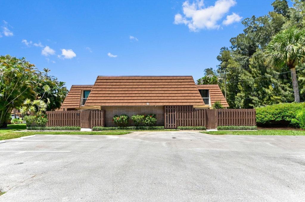 825 Center Street - Photo 2