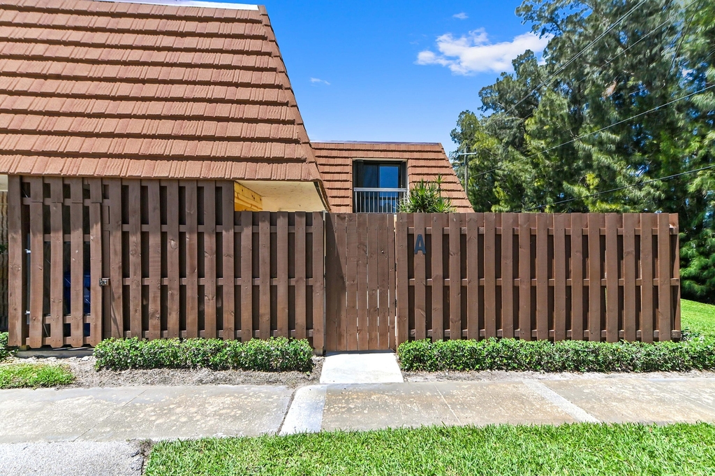 825 Center Street - Photo 3