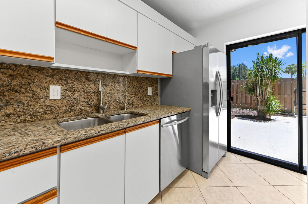 825 Center Street - Photo 9