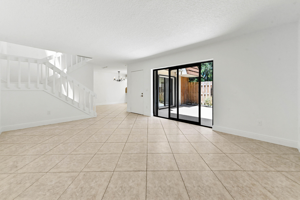 825 Center Street - Photo 5