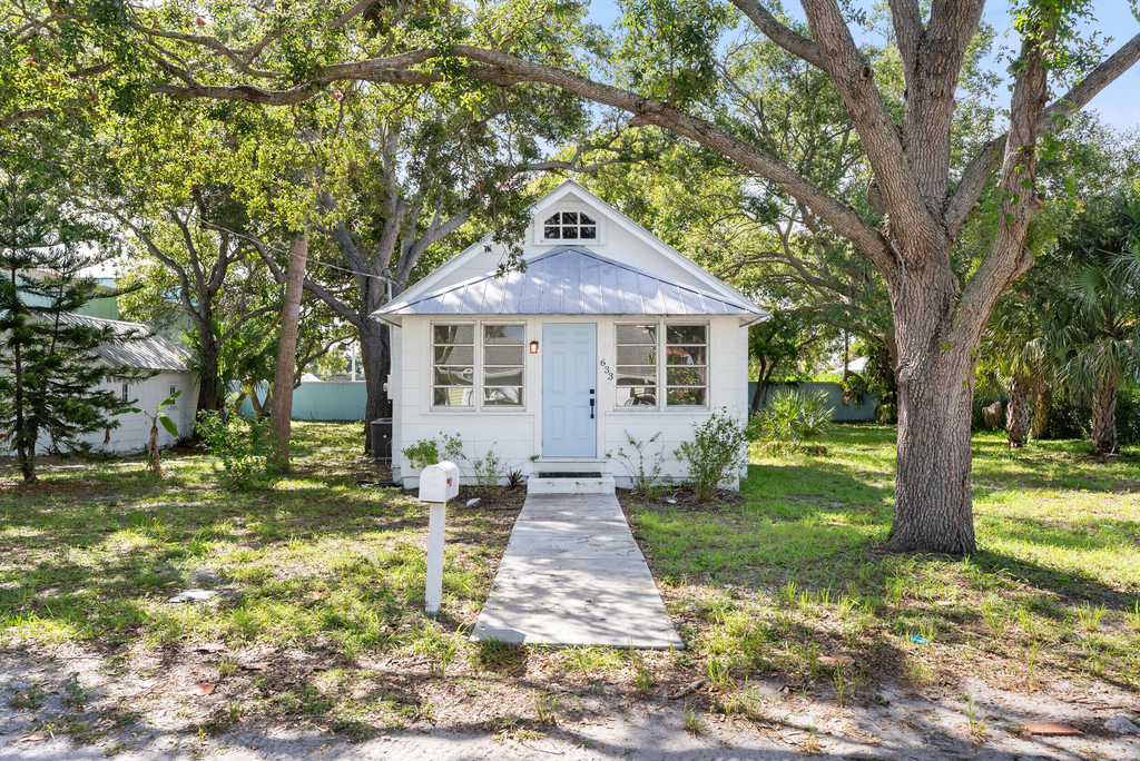 633 Sw Cleveland Avenue - Photo 1