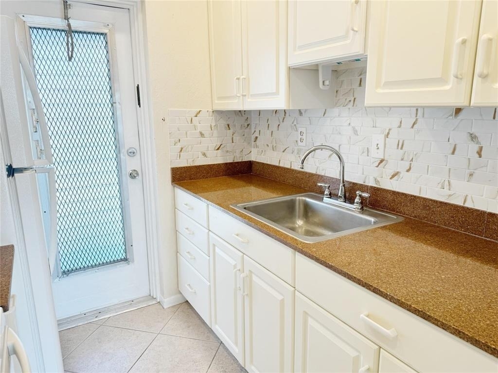 1116 Lake Terrace - Photo 6
