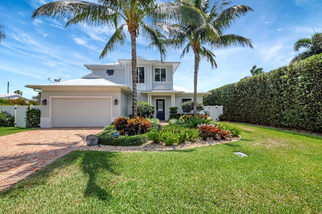 1507 Pine Lane - Photo 0
