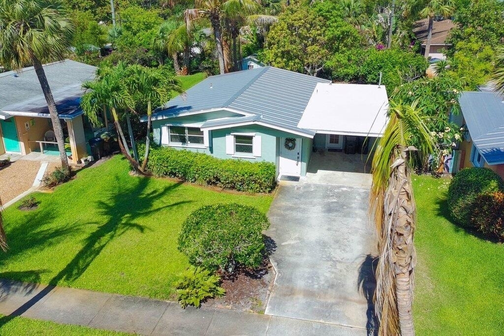 262 Se Monterey Avenue - Photo 3