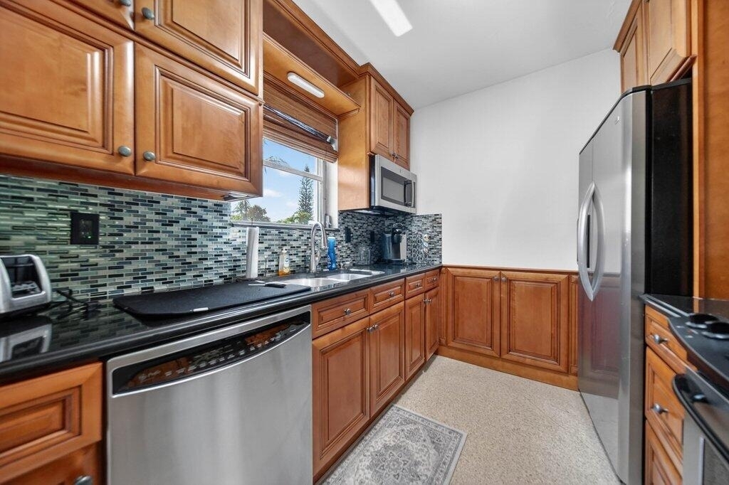262 Se Monterey Avenue - Photo 33