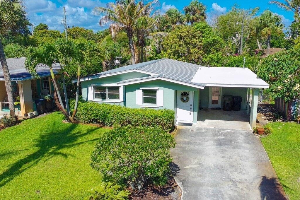 262 Se Monterey Avenue - Photo 2