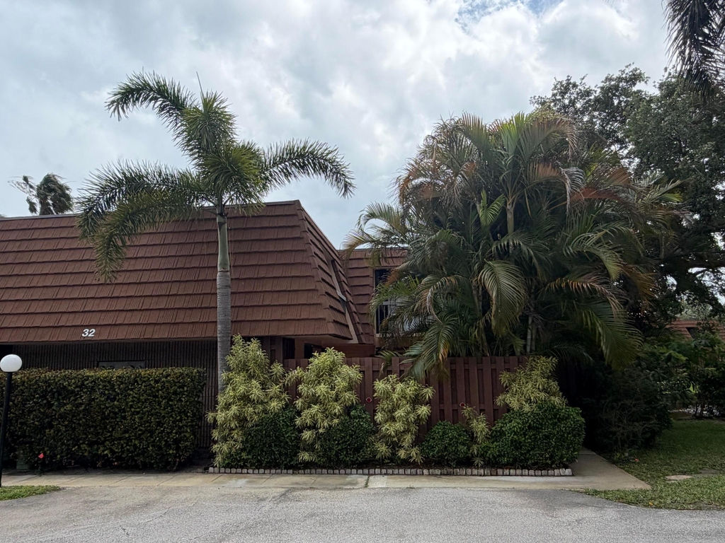 825 Center Street - Photo 0