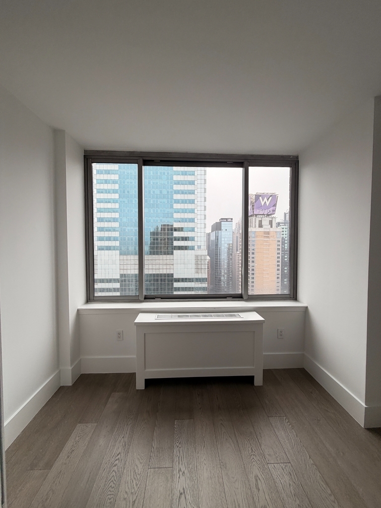 West 47th Street - Photo 19
