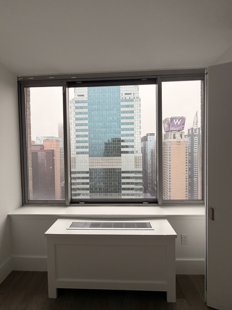 West 47th Street - Photo 15