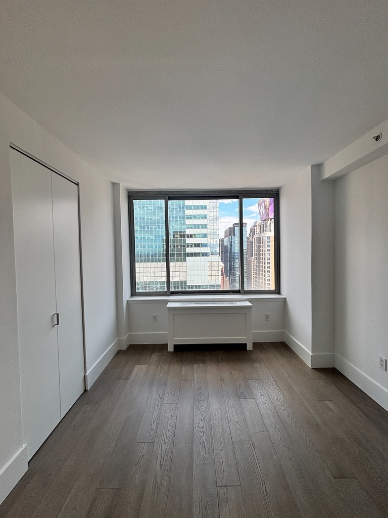 West 47th Street - Photo 10