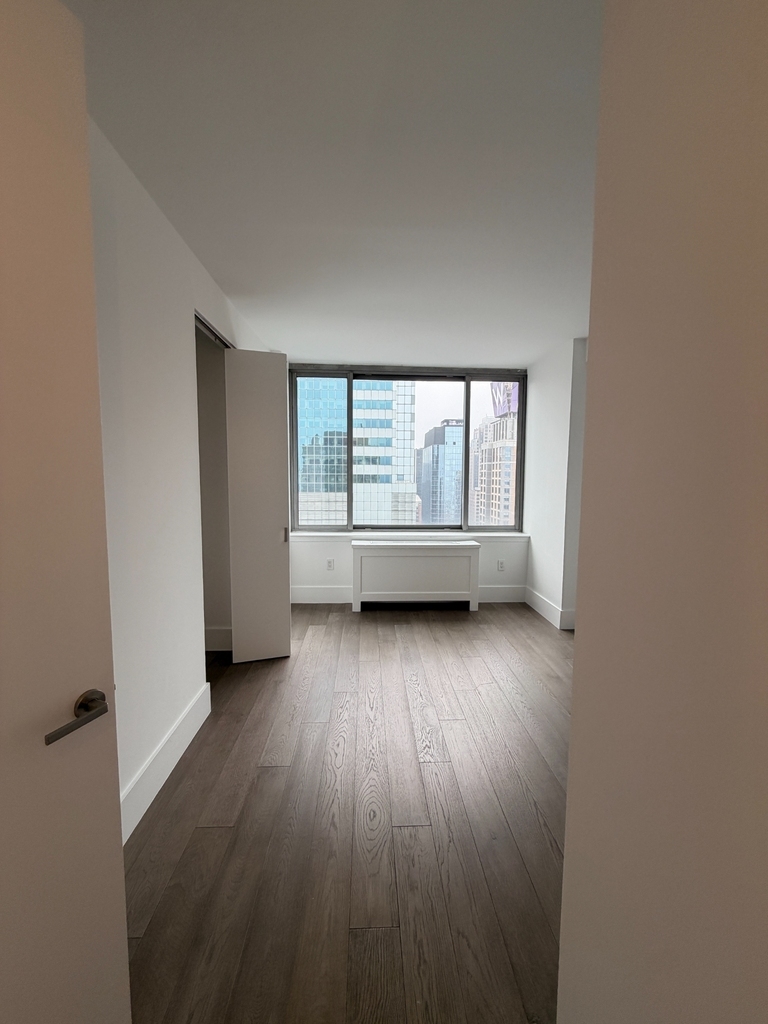 West 47th Street - Photo 18