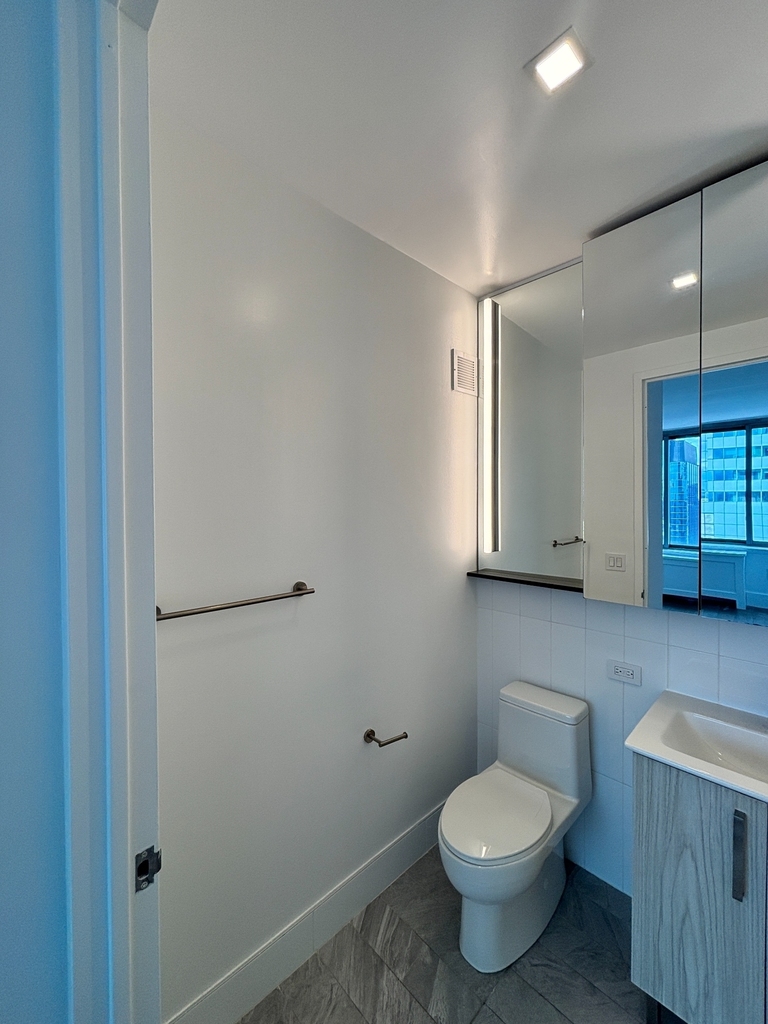 West 47th Street - Photo 12