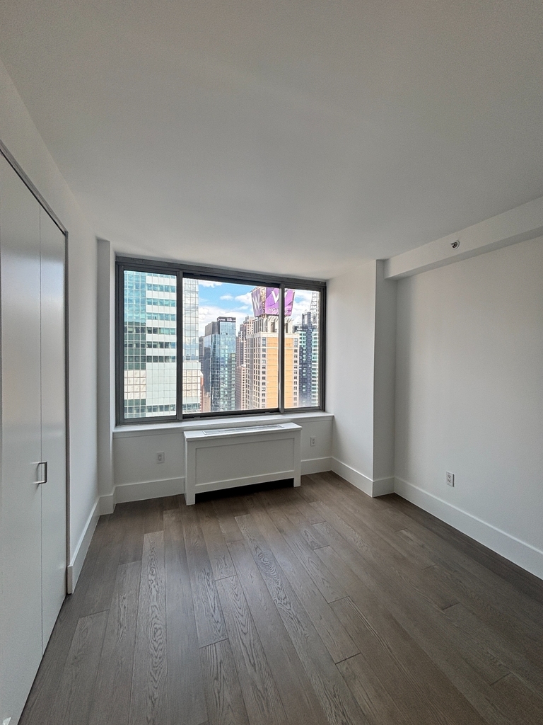 West 47th Street - Photo 3