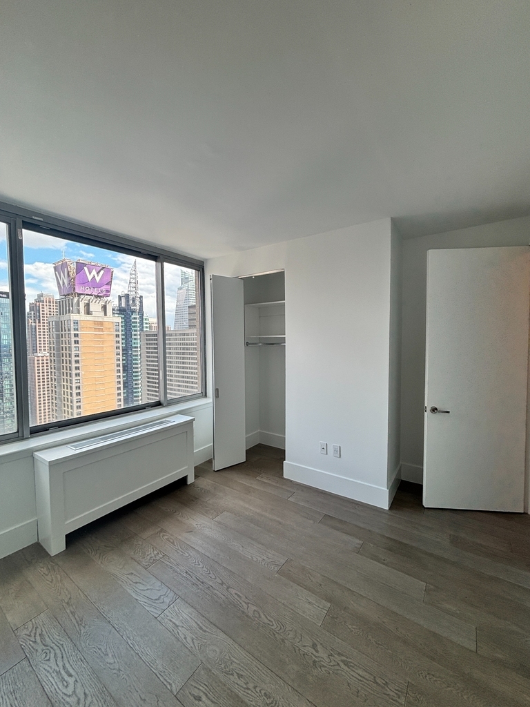 West 47th Street - Photo 6