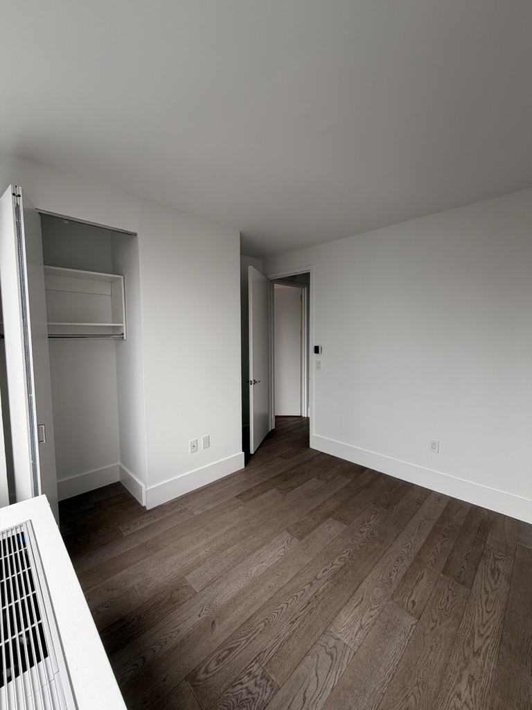 West 47th Street - Photo 16