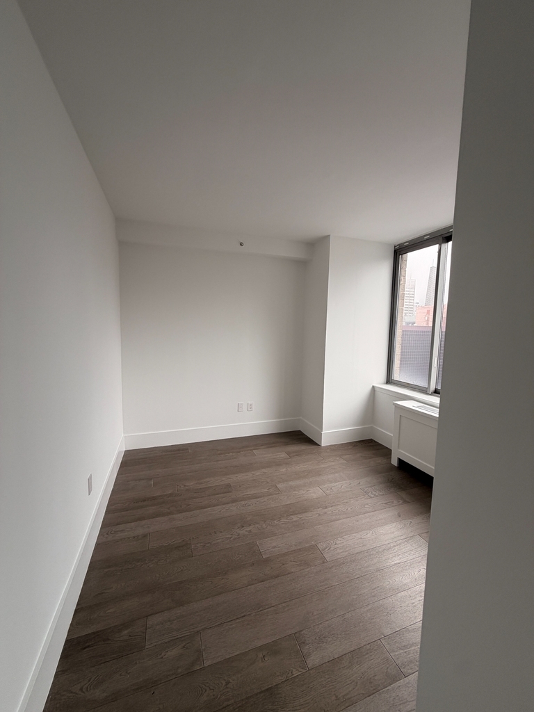 West 47th Street - Photo 17