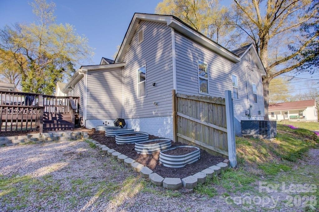 419 N East Avenue - Photo 2