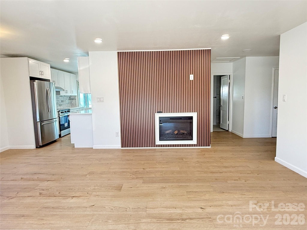 541 E Woodlawn Road - Photo 1