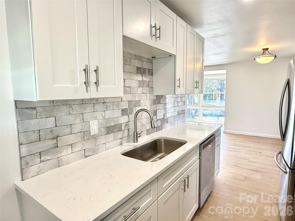 541 E Woodlawn Road - Photo 4