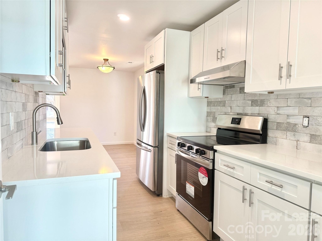 541 E Woodlawn Road - Photo 3