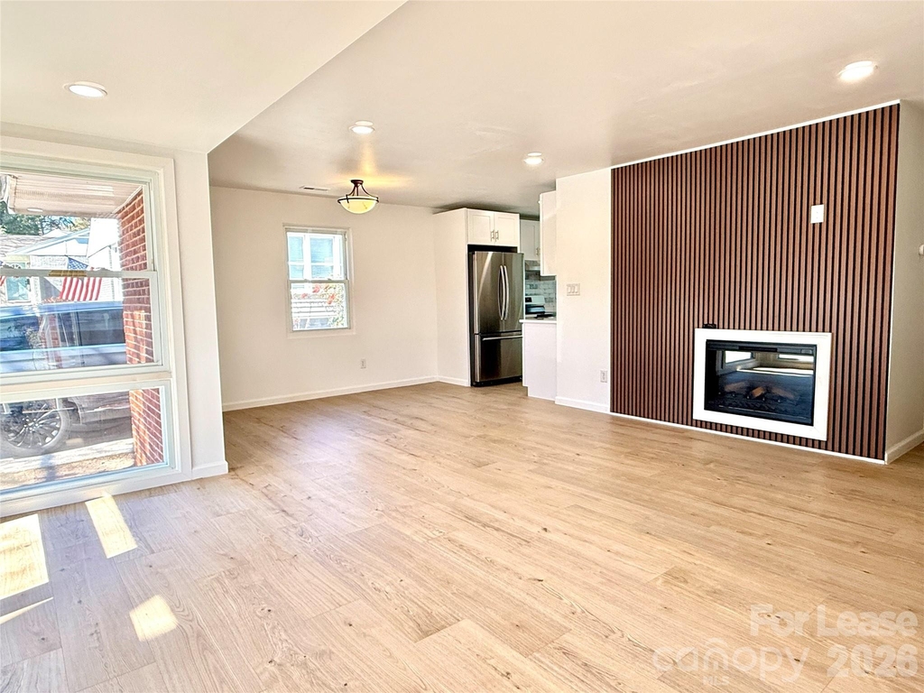 541 E Woodlawn Road - Photo 5