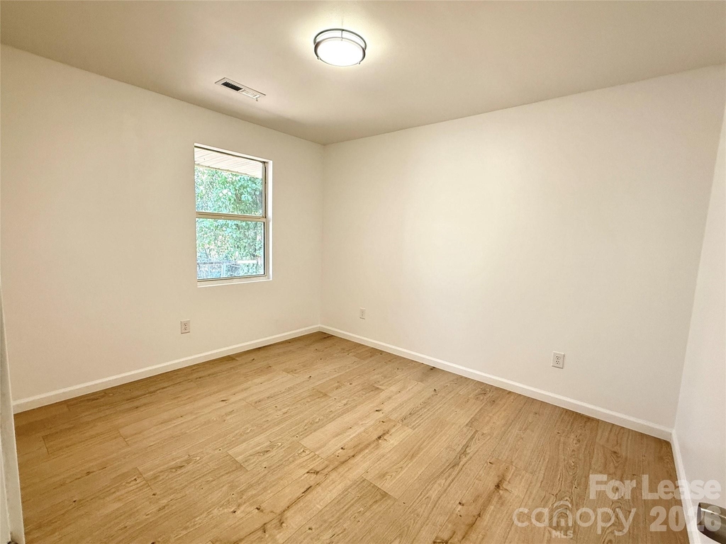 541 E Woodlawn Road - Photo 8