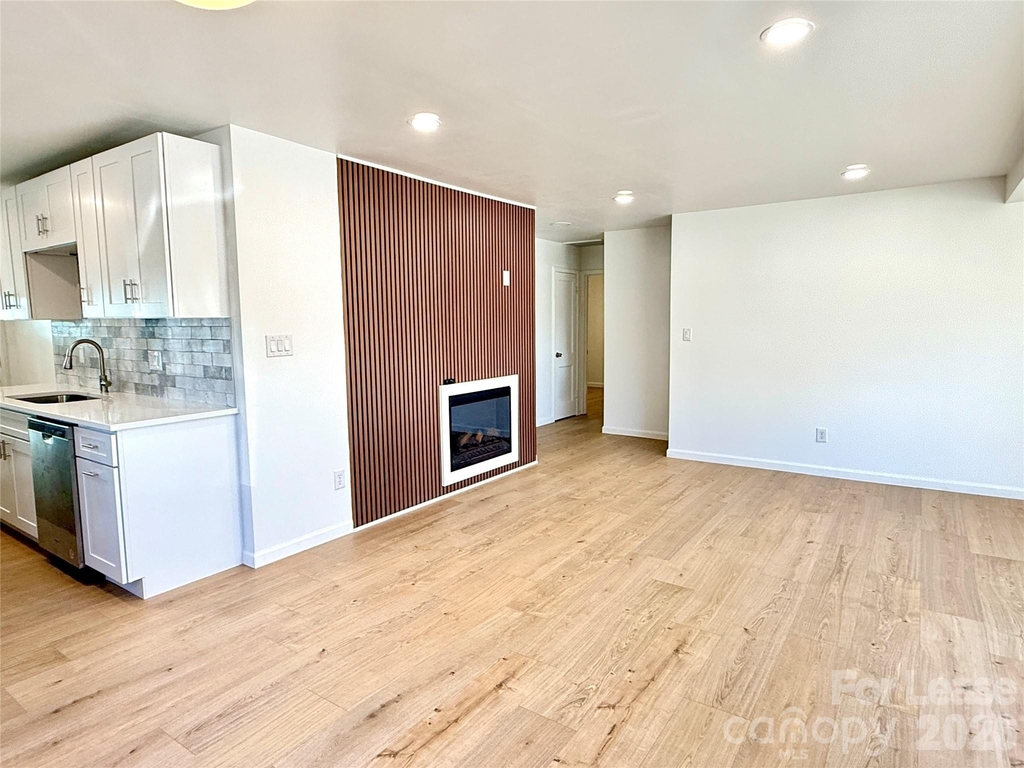 541 E Woodlawn Road - Photo 6