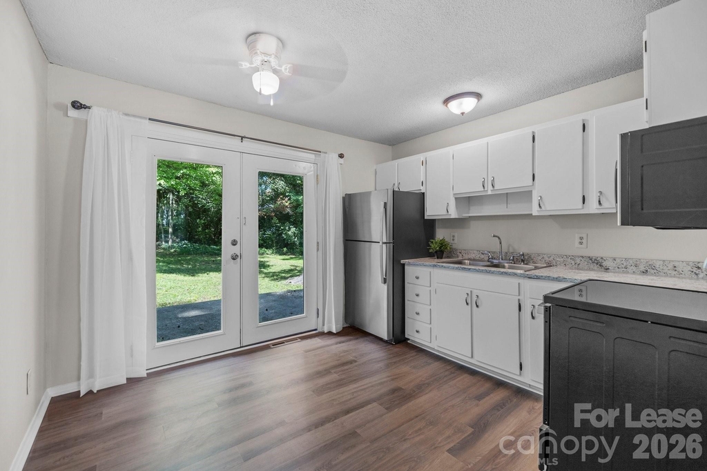 3315 Erskine Drive - Photo 10
