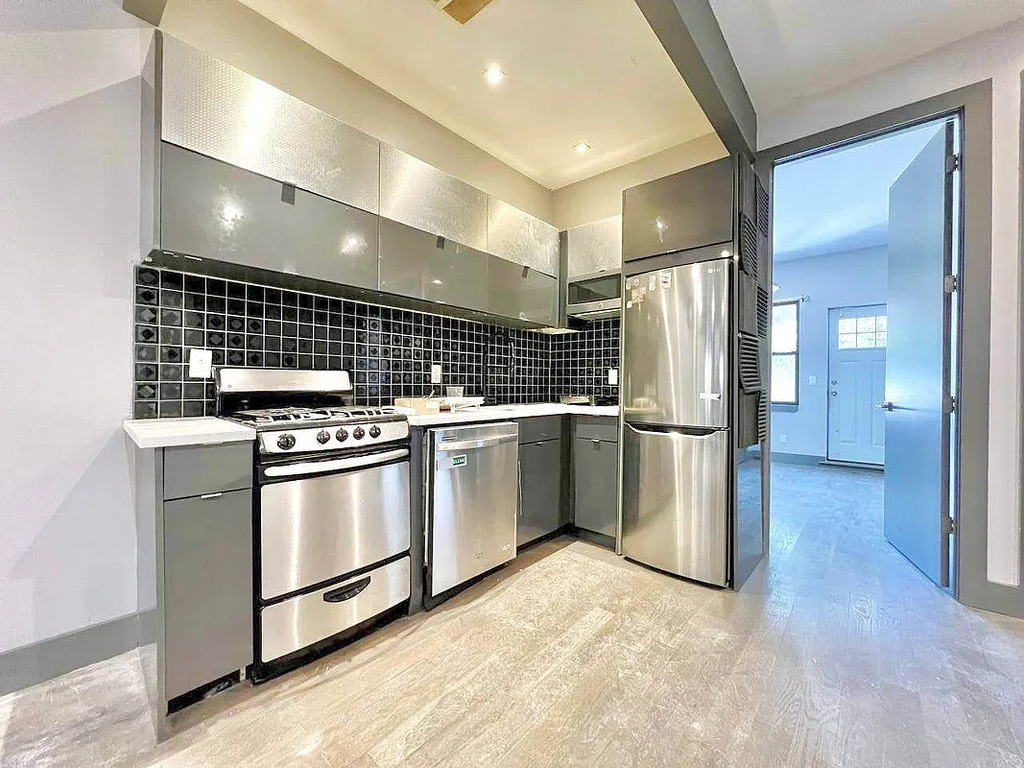 18-22 Palmetto Street - Photo 1