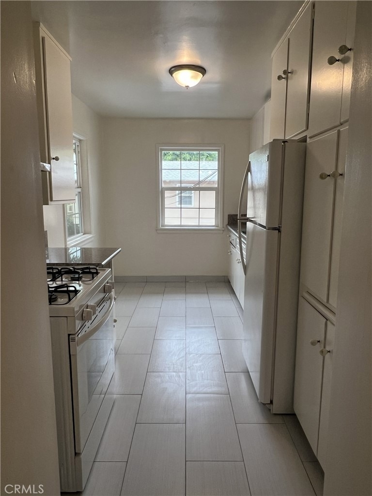 500 N Los Robles Avenue - Photo 4