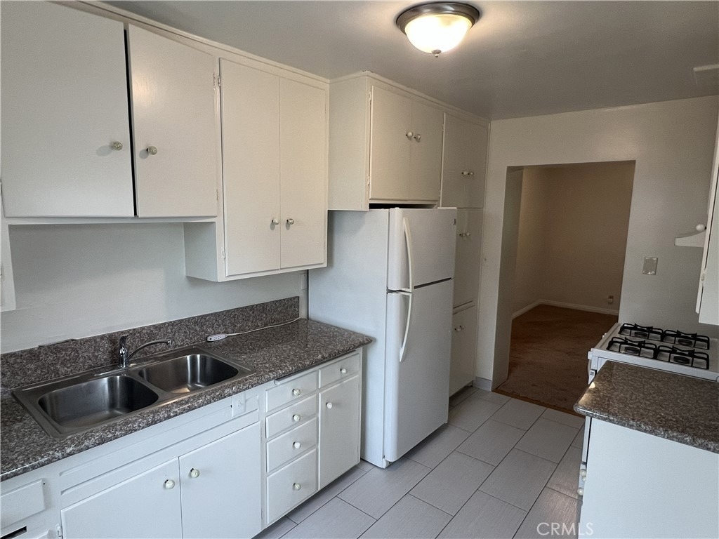 500 N Los Robles Avenue - Photo 5